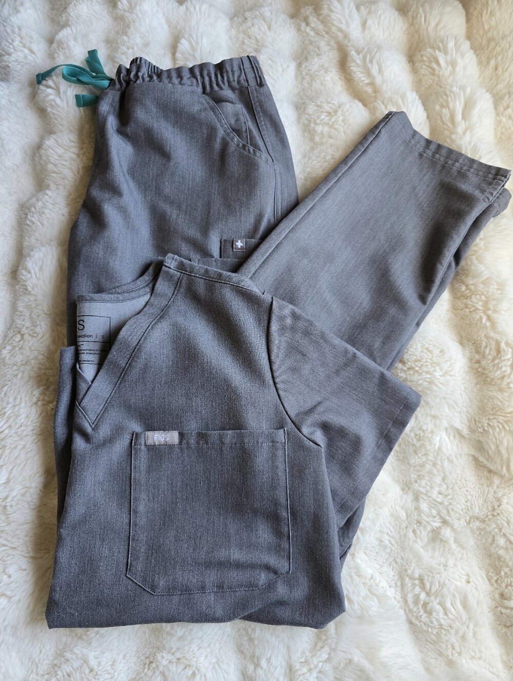FIGS Women's Scrub Set Graphite Catarina™ - Petite Scrub Top, Yola Bottom